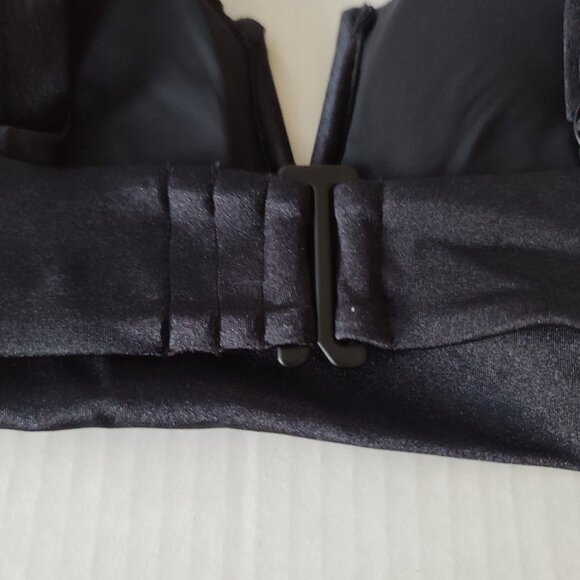 Vetchy Women’s VISTA BIKINI Top Black Size Medium Support Comfort Adjustable NWT - Picture 6 of 10